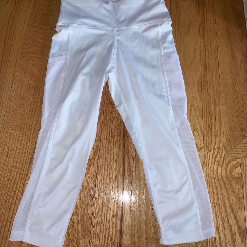White cropped leggings